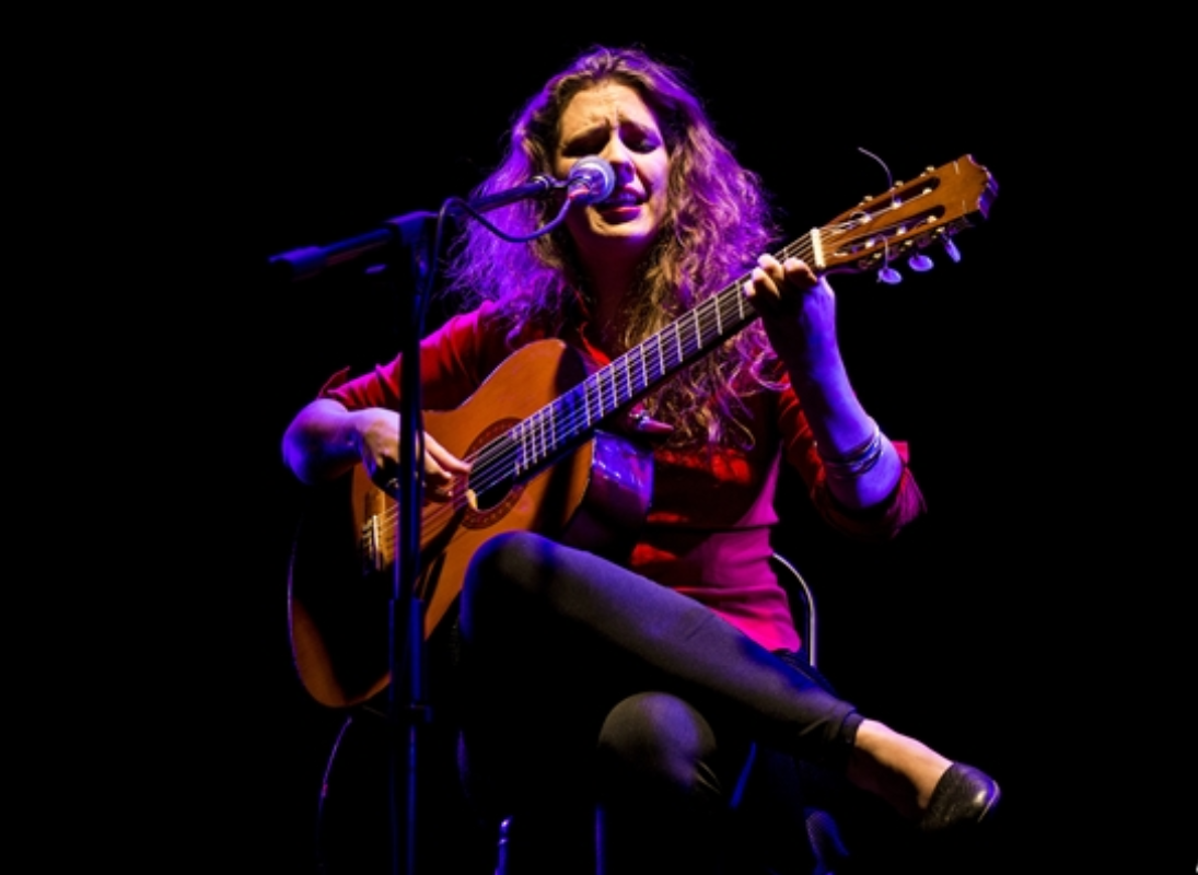 #VioletaEnCasa presentó a Naara Andariega en concierto
