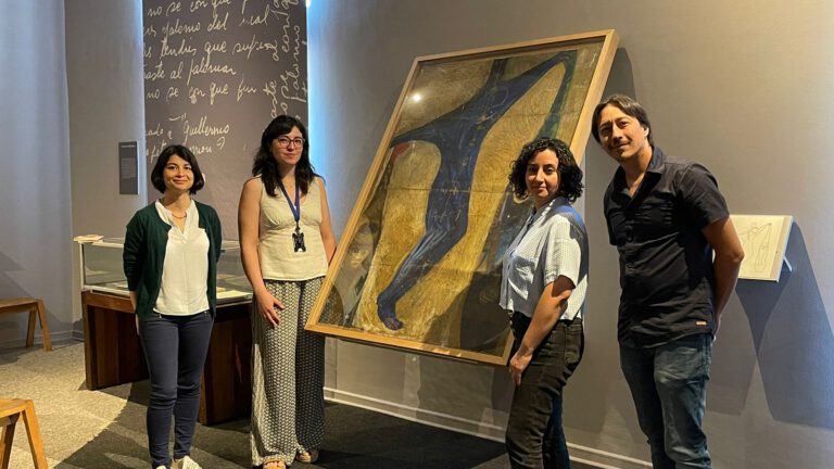 Científicas del Centro Nacional de Conservación y Restauración visitaron la Sala Museo Violeta Parra