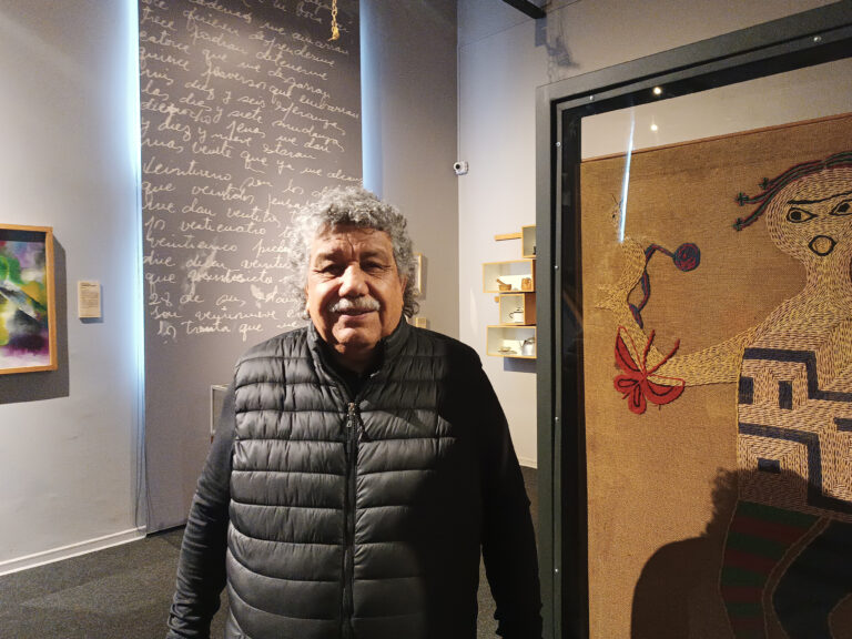 Ricardo Recabarren González, hijo de la activista de DDHH Ana González, visitó la Sala Museo Violeta Parra