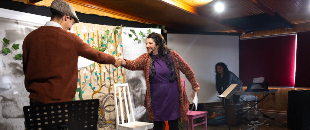 Museo Violeta Parra presentó la obra de teatro «Ni codorniza libre ni cautiva, la relación de los hermanos Nicanor y Violeta Parra»