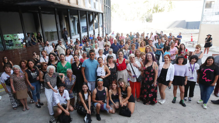 Ministra de las Culturas y Alcaldesa de Santiago, participan en la inauguración del Museo de Bolsillo de Vicuña Mackenna 37